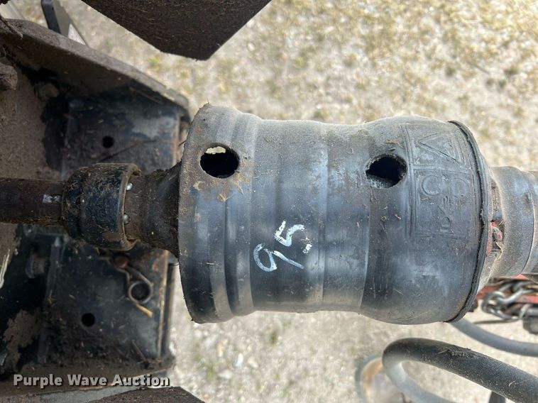 image for item LI9672 2006 Hesston 956  round baler