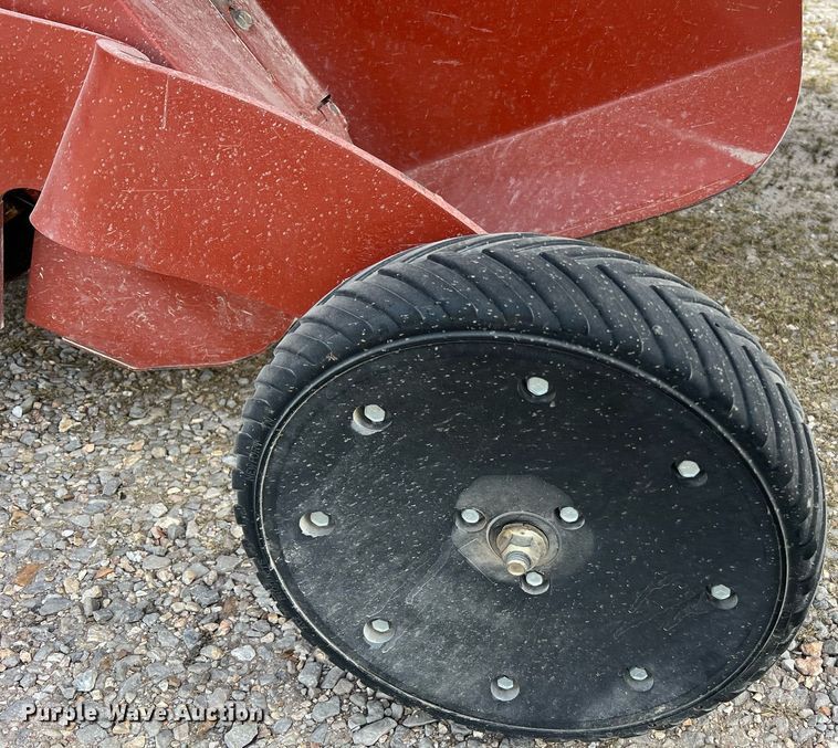 image for item LI9672 2006 Hesston 956  round baler