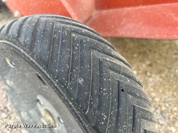 image for item LI9672 2006 Hesston 956  round baler