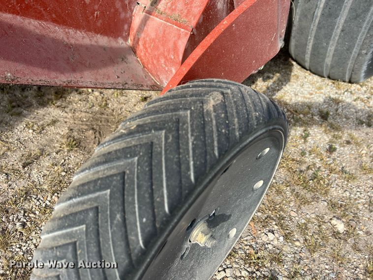 image for item LI9672 2006 Hesston 956  round baler