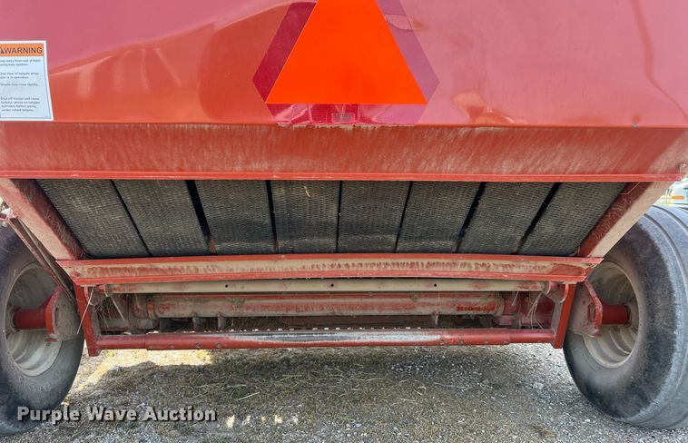 image for item LI9672 2006 Hesston 956  round baler