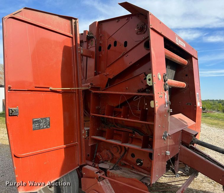 image for item LI9672 2006 Hesston 956  round baler