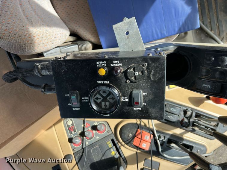 image for item LI9672 2006 Hesston 956  round baler