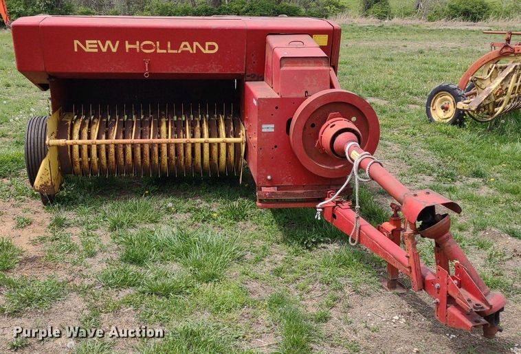 image for item LL9090 New Holland 276  small square baler