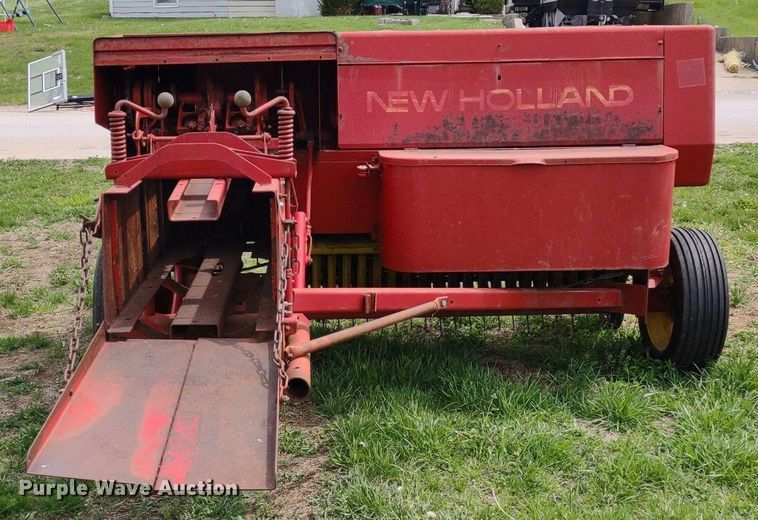 image for item LL9090 New Holland 276  small square baler