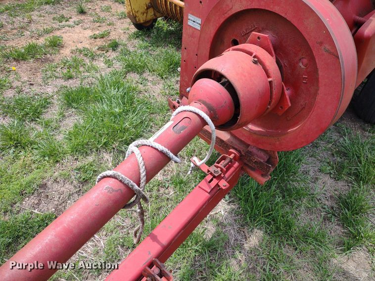 image for item LL9090 New Holland 276  small square baler