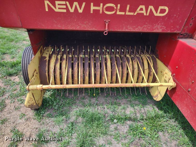 image for item LL9090 New Holland 276  small square baler