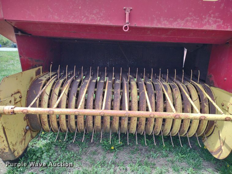 image for item LL9090 New Holland 276  small square baler