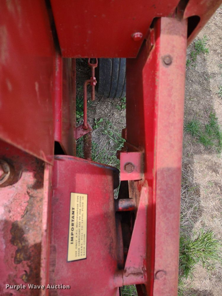 image for item LL9090 New Holland 276  small square baler