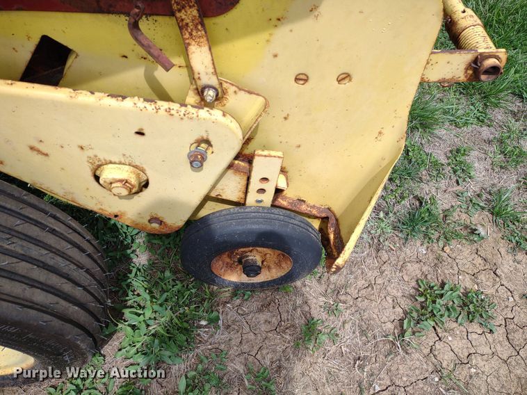 image for item LL9090 New Holland 276  small square baler