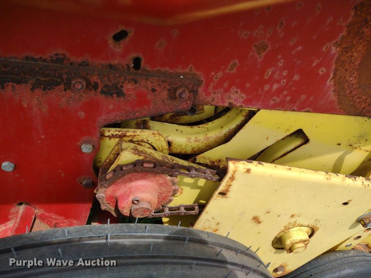 image for item LL9090 New Holland 276  small square baler