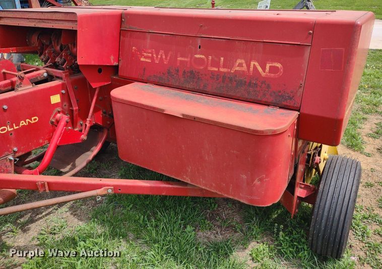 image for item LL9090 New Holland 276  small square baler