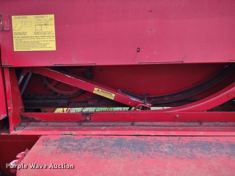 image for item LL9090 New Holland 276  small square baler