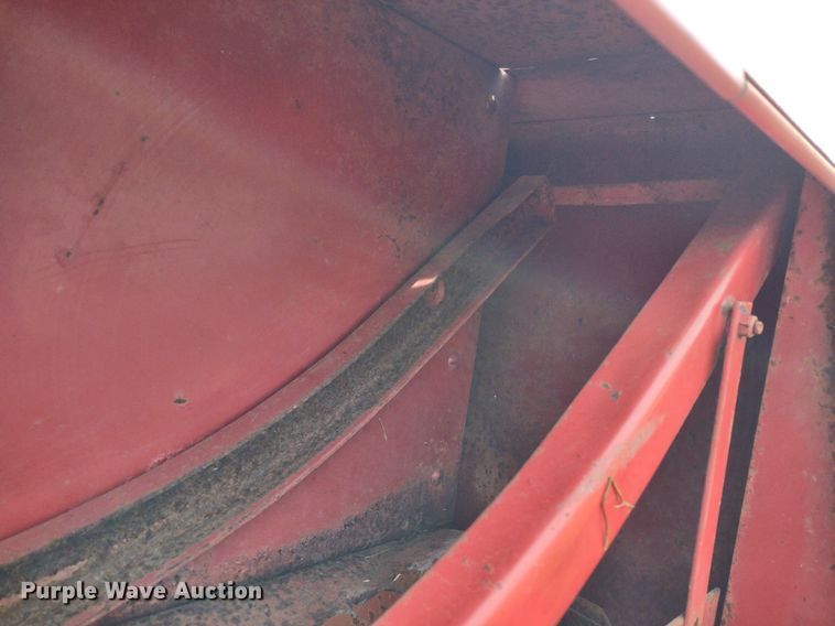 image for item LL9090 New Holland 276  small square baler