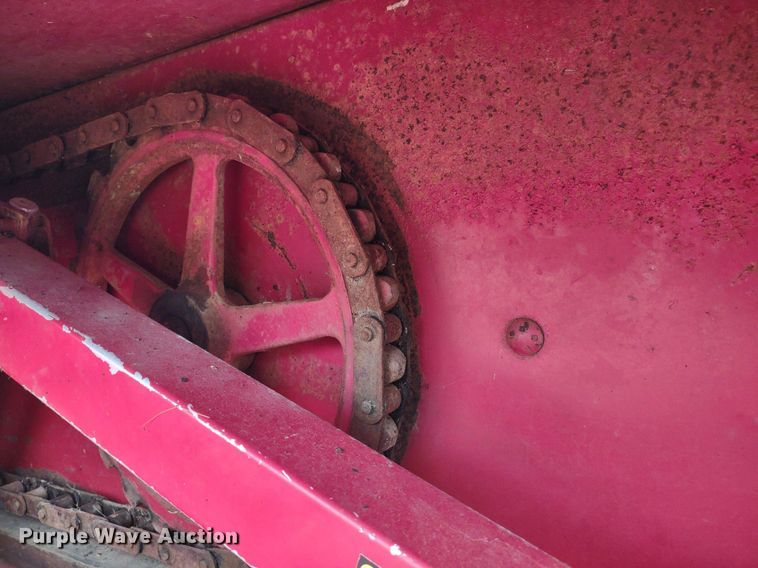 image for item LL9090 New Holland 276  small square baler