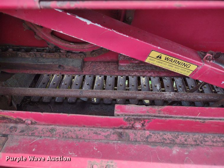 image for item LL9090 New Holland 276  small square baler