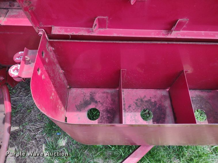 image for item LL9090 New Holland 276  small square baler