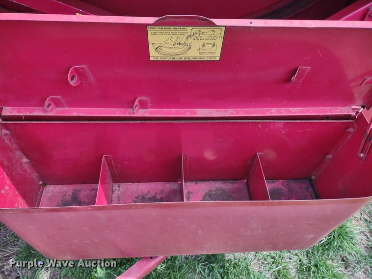 image for item LL9090 New Holland 276  small square baler