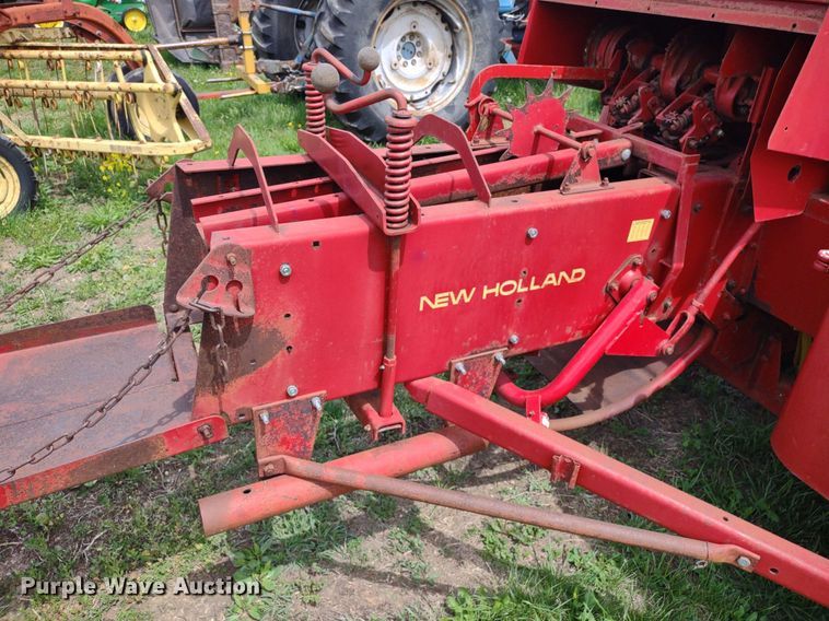 image for item LL9090 New Holland 276  small square baler