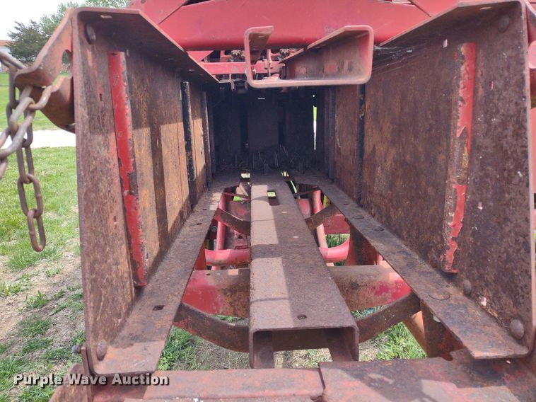 image for item LL9090 New Holland 276  small square baler