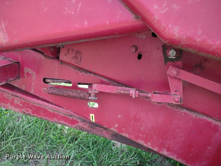 image for item LL9090 New Holland 276  small square baler