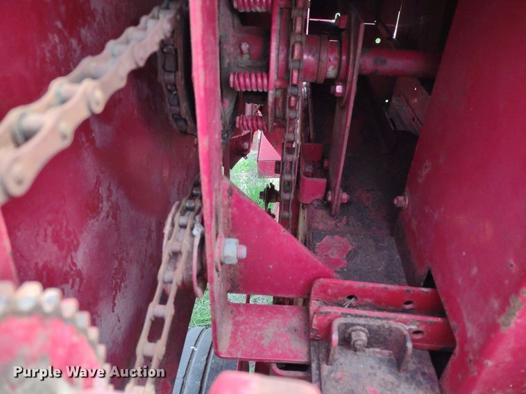 image for item LL9090 New Holland 276  small square baler