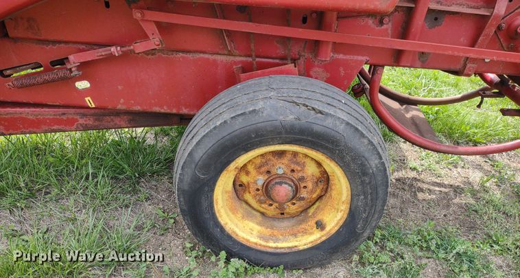 image for item LL9090 New Holland 276  small square baler