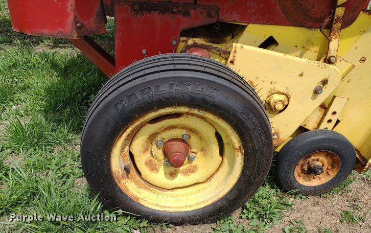 image for item LL9090 New Holland 276  small square baler