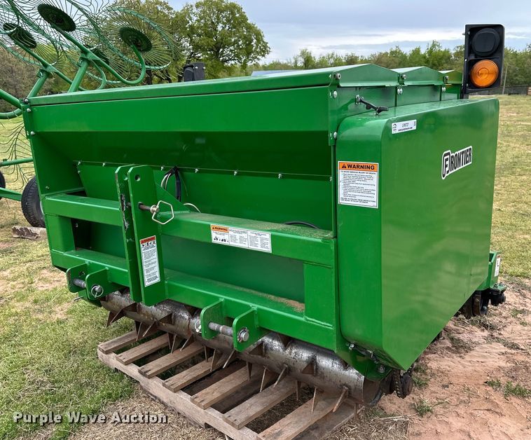 image for item LR9727 Frontier CS1360  seeder