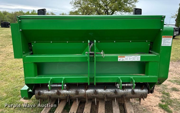 image for item LR9727 Frontier CS1360  seeder