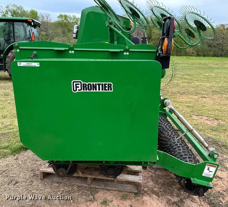 image for item LR9727 Frontier CS1360  seeder