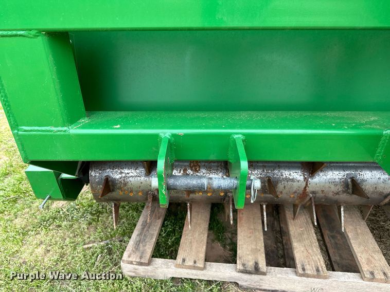 image for item LR9727 Frontier CS1360  seeder