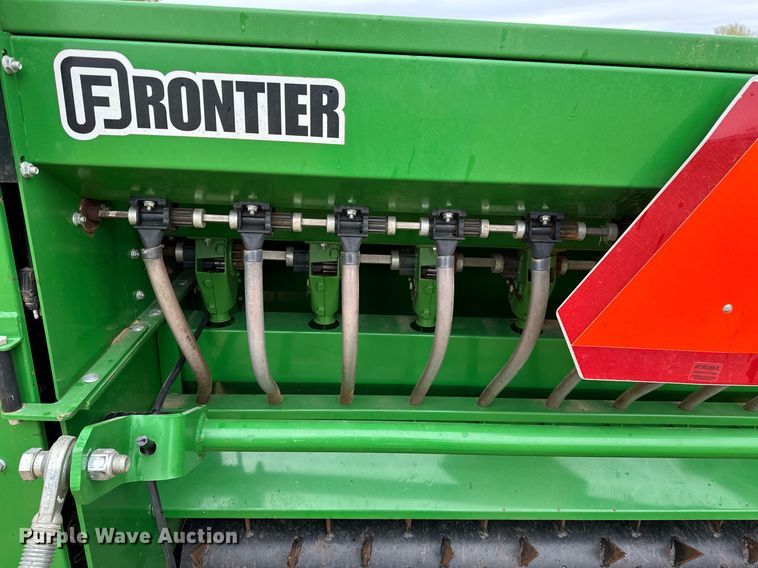 image for item LR9727 Frontier CS1360  seeder