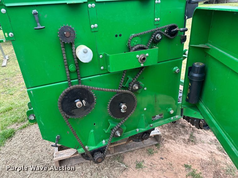 image for item LR9727 Frontier CS1360  seeder