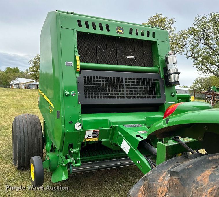 image for item LR9729 John Deere 560M  round baler