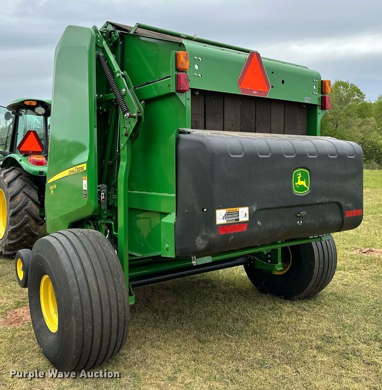 image for item LR9729 John Deere 560M  round baler