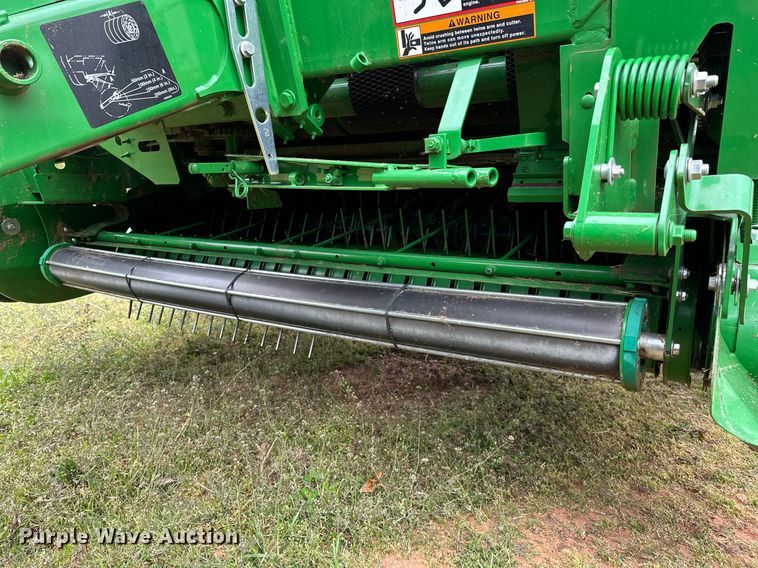 image for item LR9729 John Deere 560M  round baler