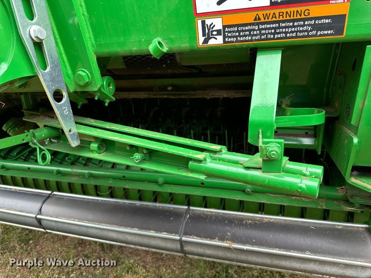 image for item LR9729 John Deere 560M  round baler