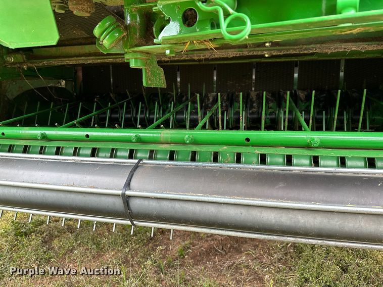 image for item LR9729 John Deere 560M  round baler