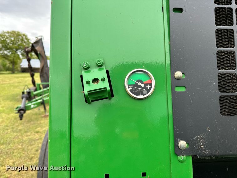 image for item LR9729 John Deere 560M  round baler