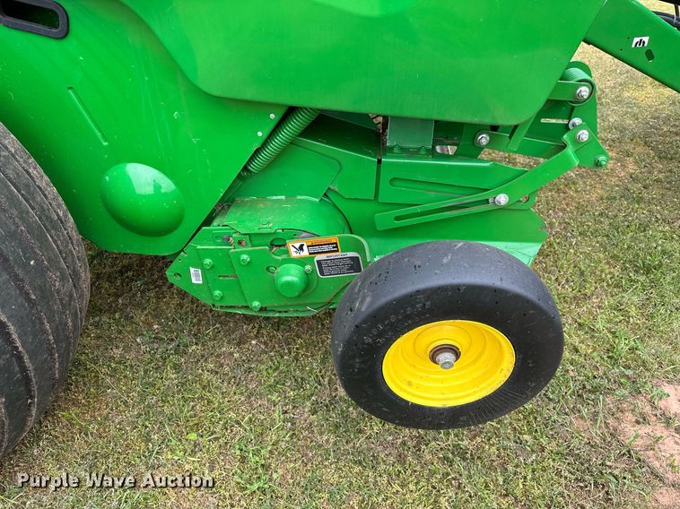 image for item LR9729 John Deere 560M  round baler