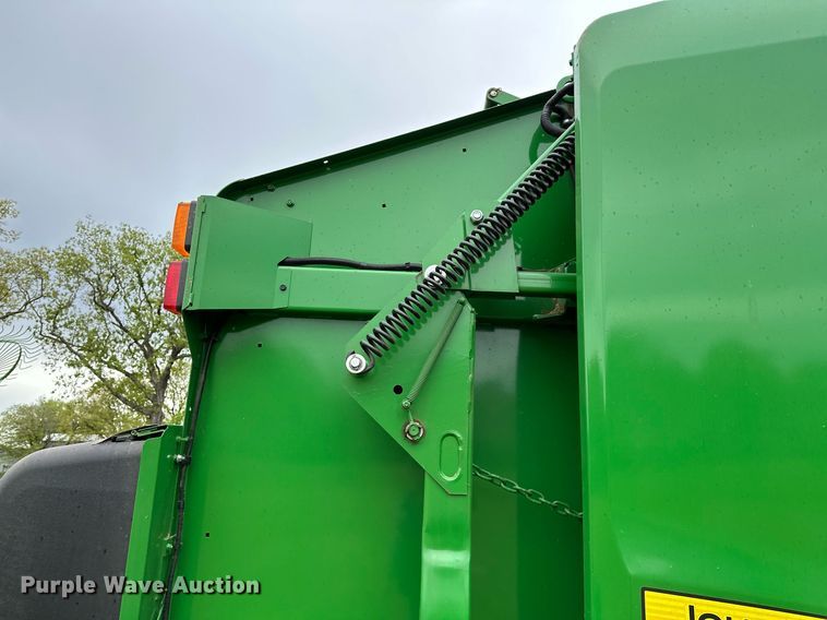 image for item LR9729 John Deere 560M  round baler