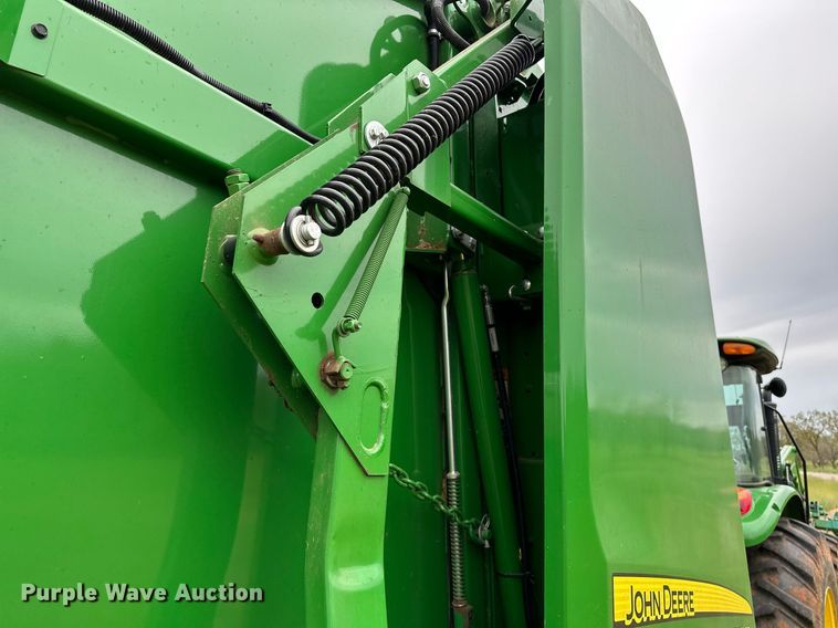 image for item LR9729 John Deere 560M  round baler