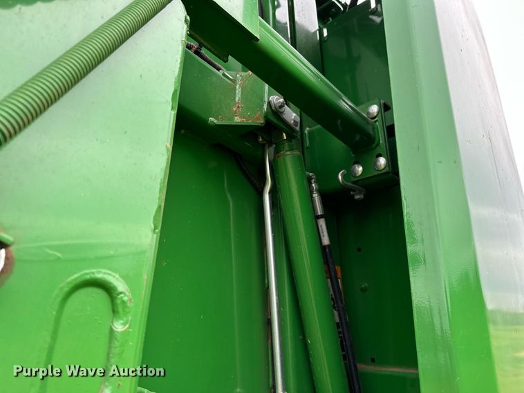 image for item LR9729 John Deere 560M  round baler