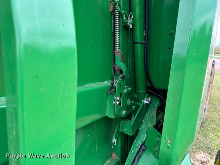 image for item LR9729 John Deere 560M  round baler