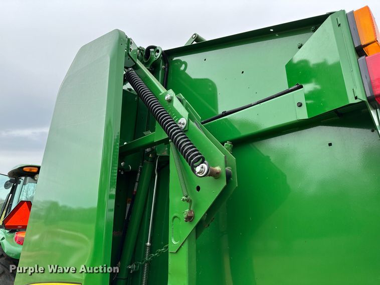 image for item LR9729 John Deere 560M  round baler