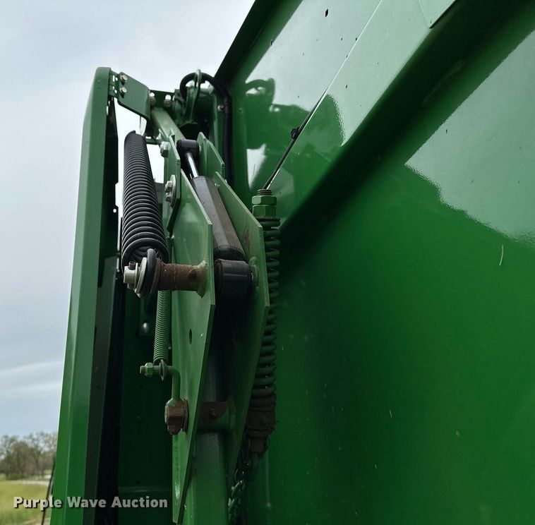 image for item LR9729 John Deere 560M  round baler
