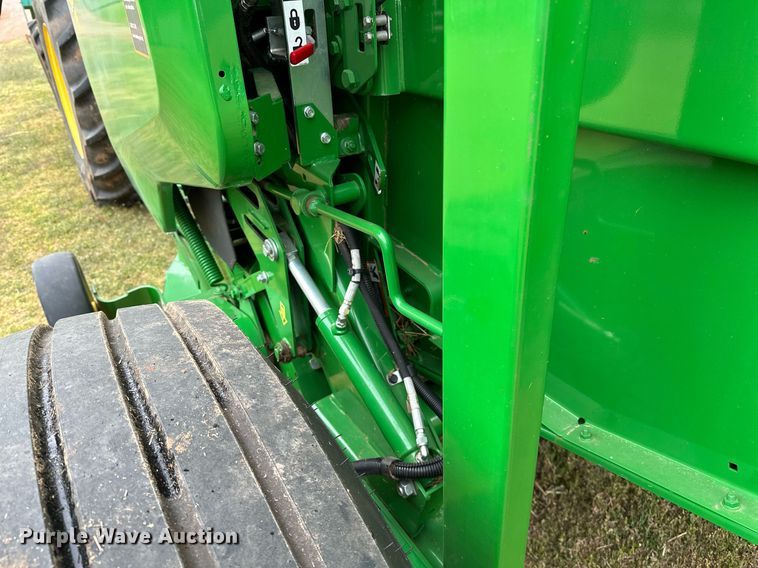 image for item LR9729 John Deere 560M  round baler