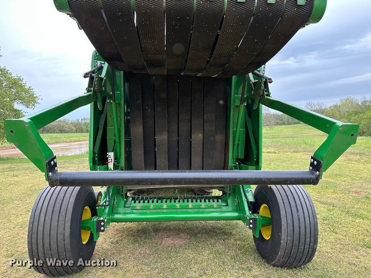 image for item LR9729 John Deere 560M  round baler