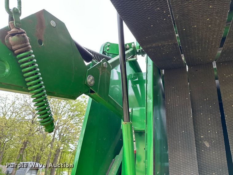 image for item LR9729 John Deere 560M  round baler